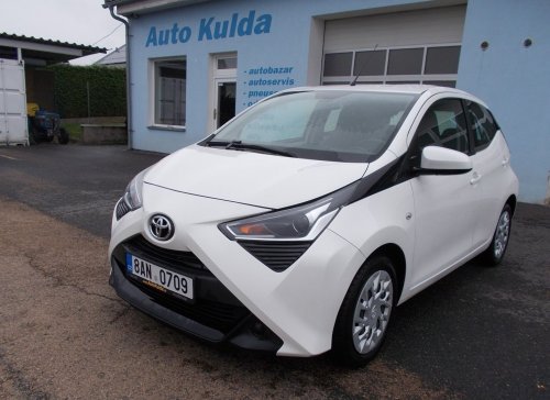 toyota-aygo-1-0i-tempomat-usb-dph