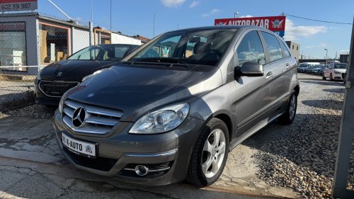 mercedes-benz-b-180-b180i-85kw-rezervovano