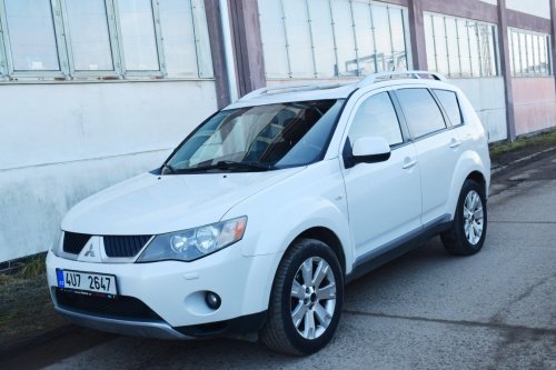mitsubishi-outlander-2-0di-d-4x4-cr-puvod-vybava