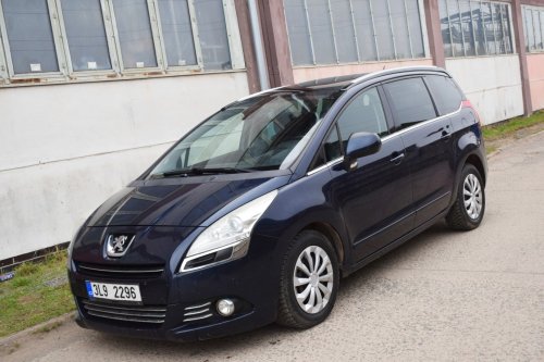 peugeot-5008-2-0-hdi-cr-7mist-bohata-vybava