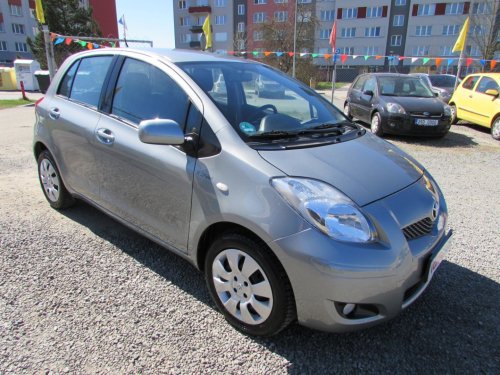 toyota-yaris-1-3i-74kw-serviska-2-majitel