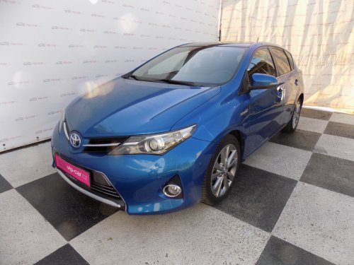 toyota-auris-1-8i-hybrid-pano-navi