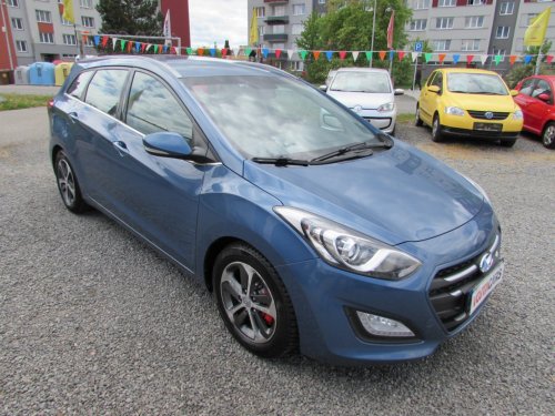 hyundai-i30-1-6i-99kw-kombi-cr-2-majitel
