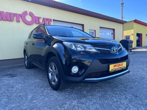 toyota-rav4-2-0i-4x4-tazne-kamera-tempomat