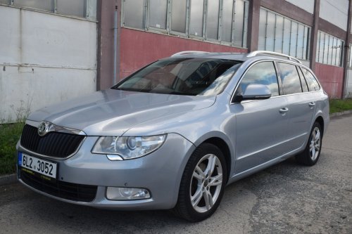 skoda-superb-125kw-manual-stav